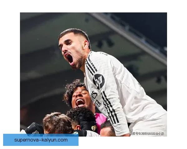 伊布经典瞬间持续被球迷们回味，表现稳健不减当年风采