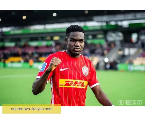 里昂主帅风格引发关注,球队展现出提升的竞争力与表现稳健。 里昂主帅风格引发关注,球队展现出提升的竞争力与表现稳健。